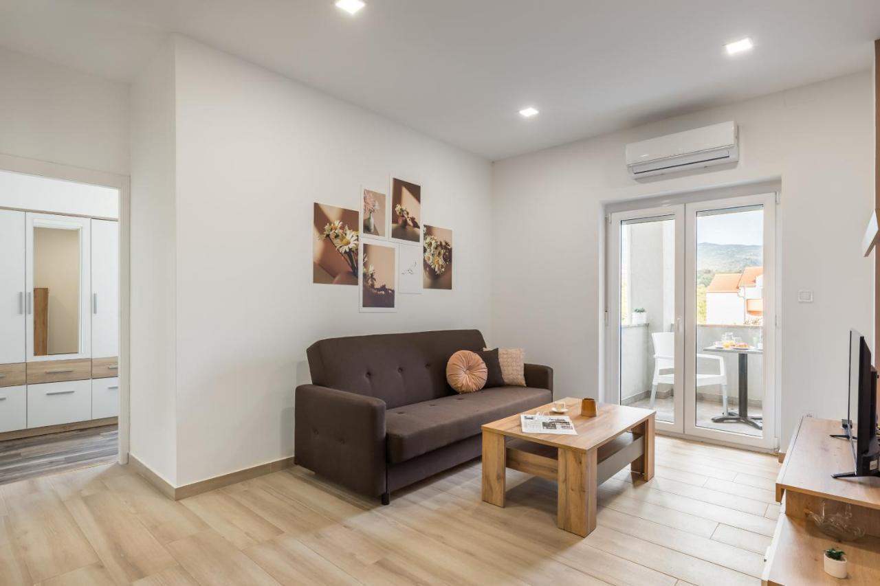 Apartments Villa Salona Sky Exterior photo